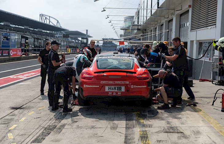 Aufbau des neuen Zimmermann-Porsche schreitet voran