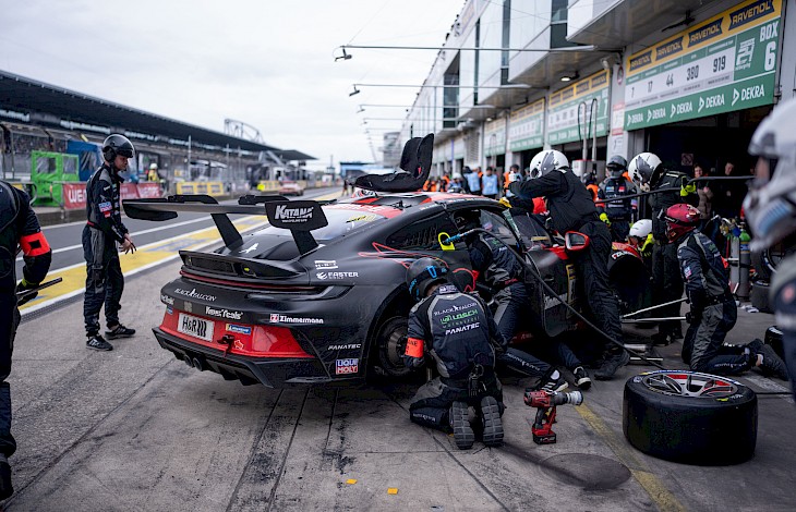 In front of 352,000 fans: class victory at the 24-hour race